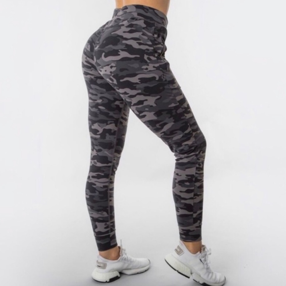 Alphalete Black/Grey Camo M Joggers